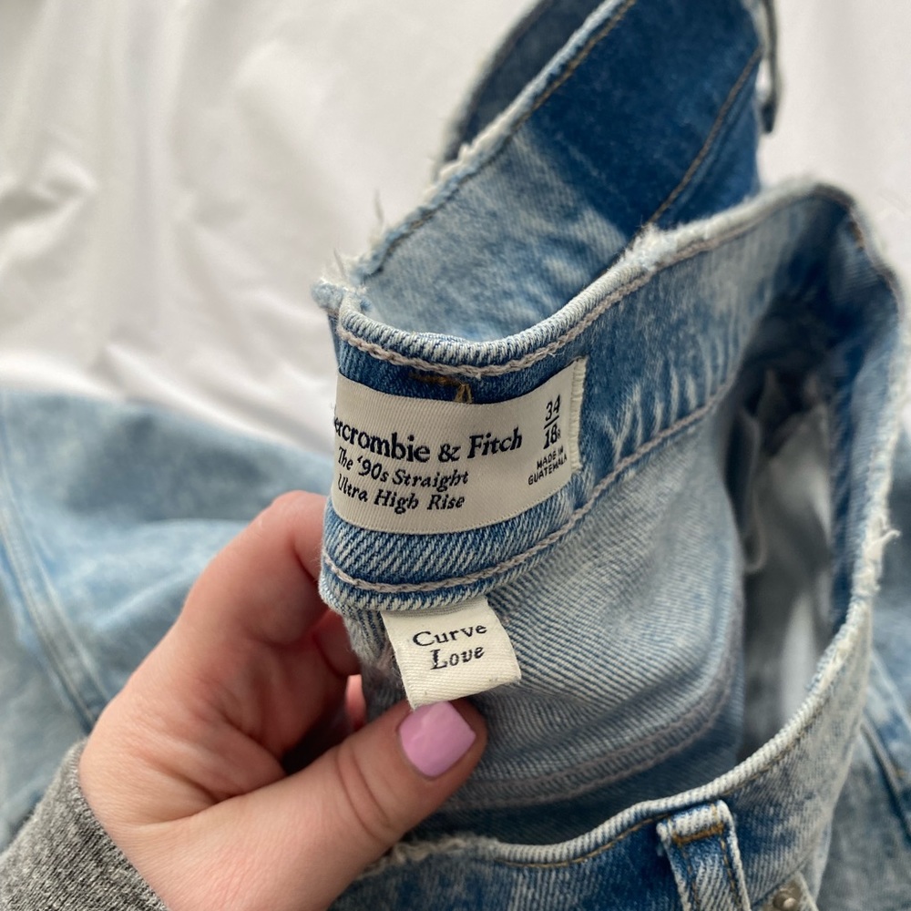 Abercrombie & Fitch 90’s Straight Ultra High Rise Jean